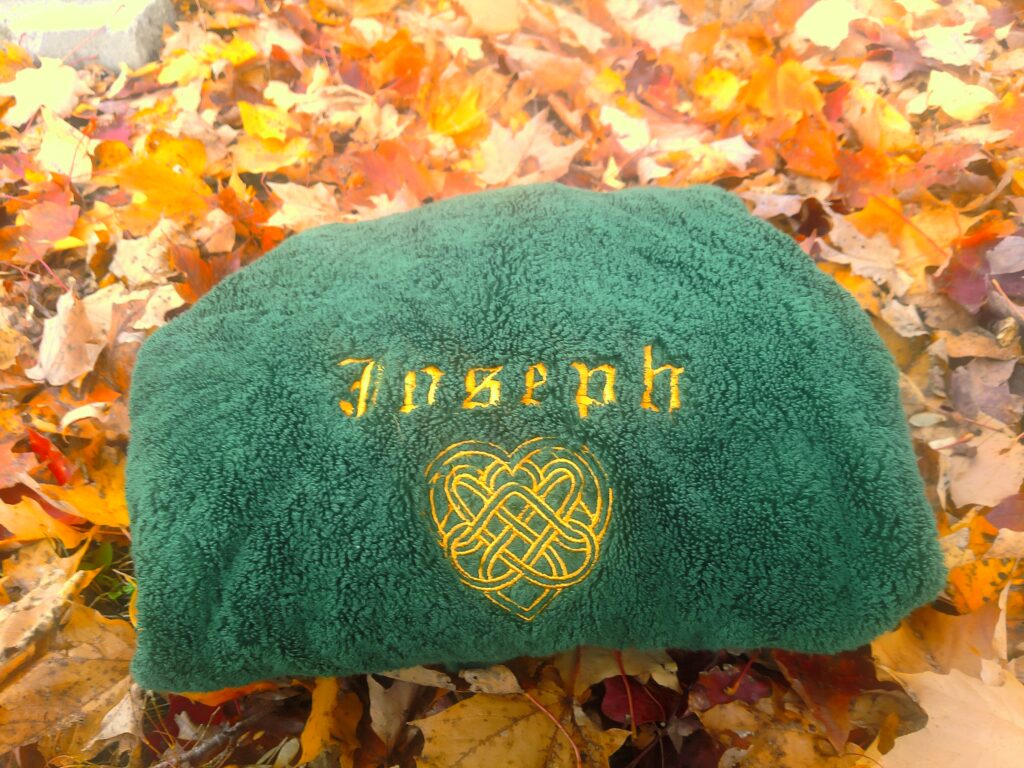 Luxury Embroidered Bath Towel - Eternal Love Design